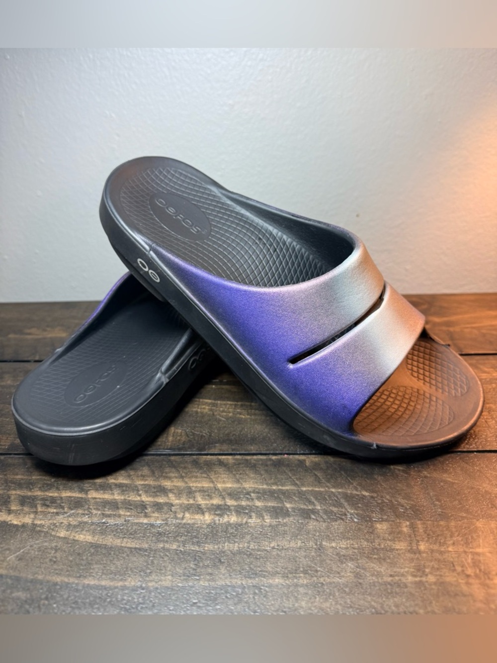 OOFOS Womens Slide Sandals Purple & Black /white Size 9 - Picture 2 of 5